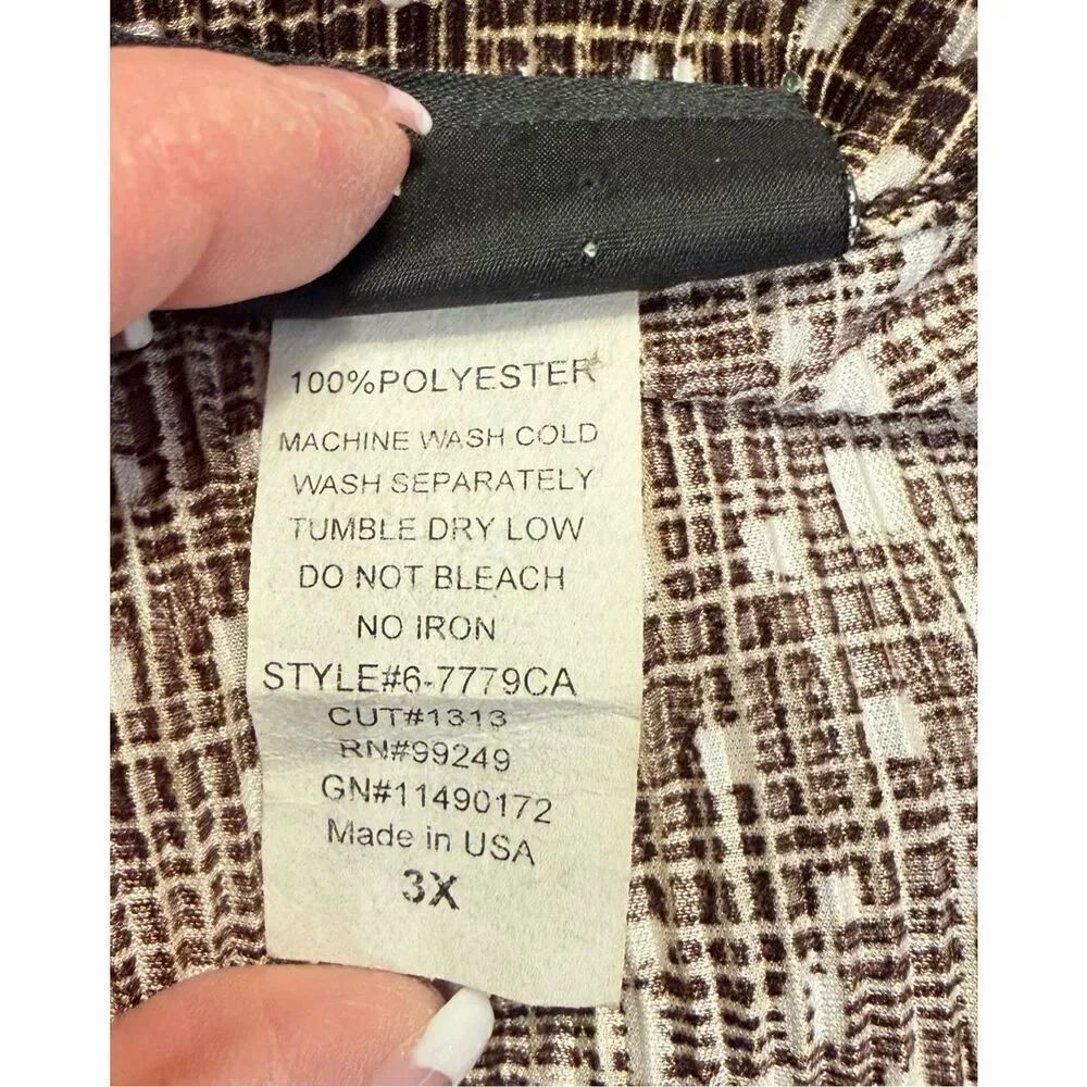 Maggie Barnes Plus Sz. 3X Top Geometric Print Top Sequins Gathered V-Neck - Picture 12 of 12